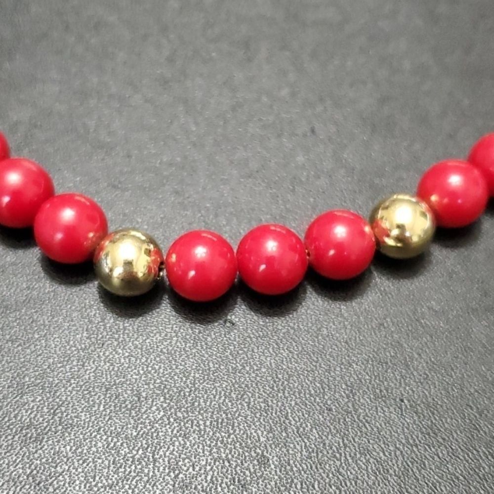 Napier gold tone and red beaded necklace 16"